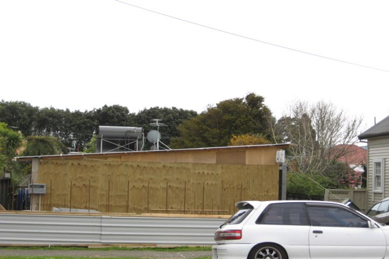 Photo of property in 39 Gilbert Street, New Plymouth, 4310