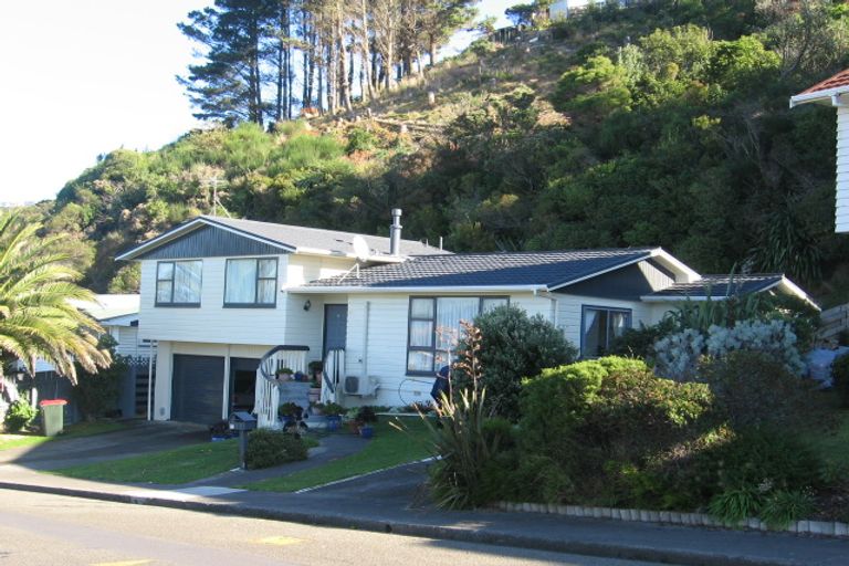 Photo of property in 11 Fairburn Grove, Johnsonville, Wellington, 6037