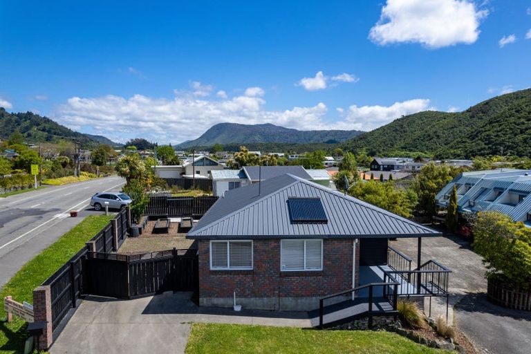 Photo of property in 289 Waikawa Road, Waikawa, Picton, 7220