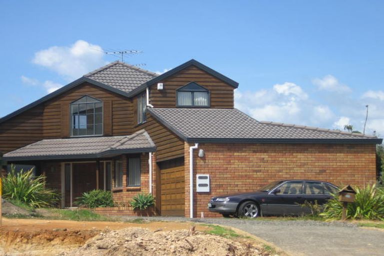 Photo of property in 2/455 Glenfield Road, Glenfield, Auckland, 0629