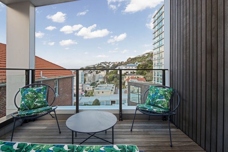 Photo of property in 1/18 Oriental Terrace, Oriental Bay, Wellington, 6011