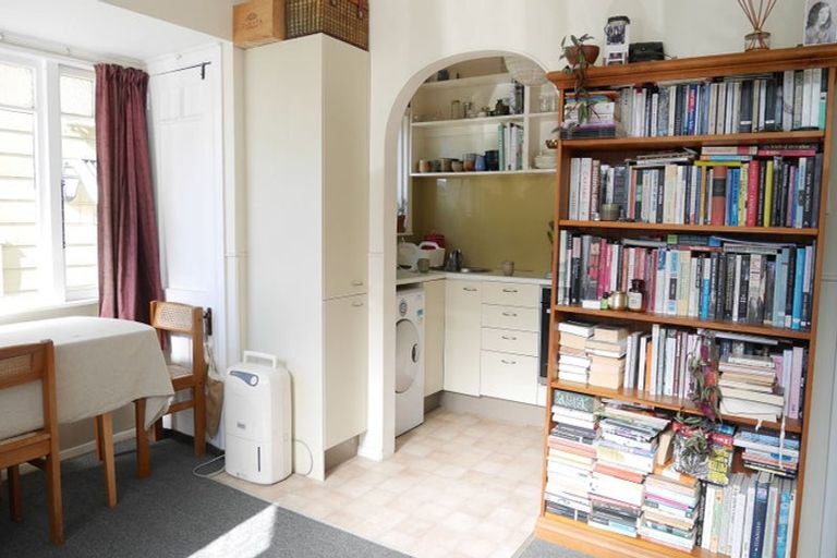 Photo of property in 19 George Street, Thorndon, Wellington, 6011