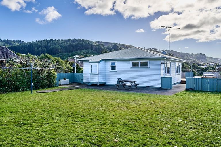 Photo of property in 31 Larsen Crescent, Tawa, Wellington, 5028