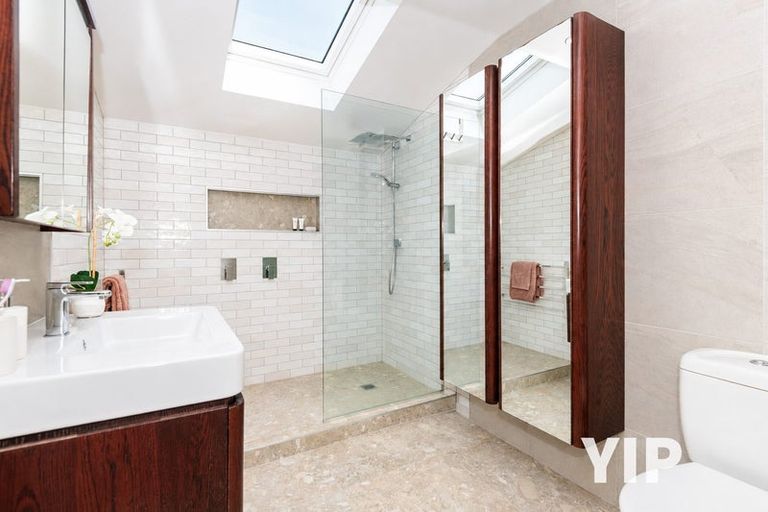 Photo of property in 41 Dress Circle, Newlands, Wellington, 6037