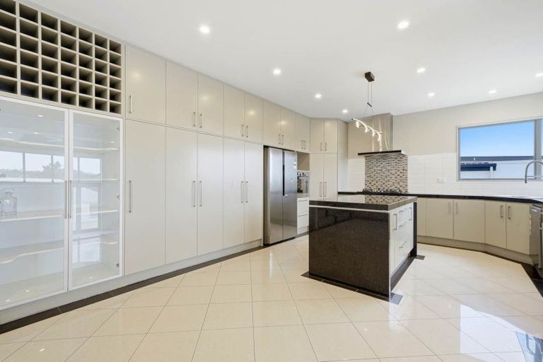 Photo of property in 122 Kittiwake Drive, Schnapper Rock, Auckland, 0632