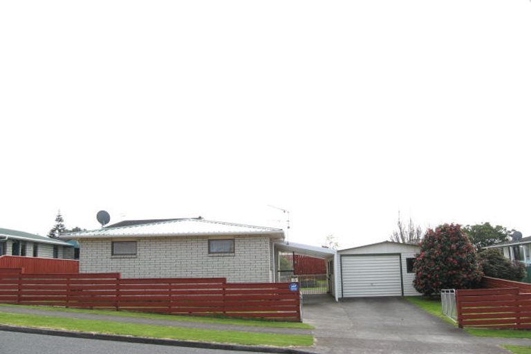 Photo of property in 3 Camellia Avenue, Bell Block, New Plymouth, 4312