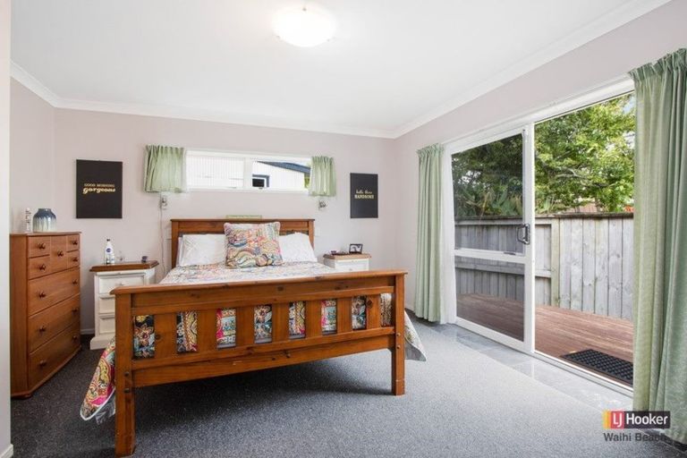 Photo of property in 15a Roretana Drive, Athenree, Katikati, 3177