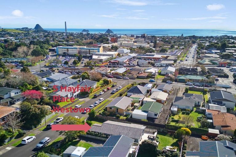 Photo of property in 5 Mayfair Place, Westown, New Plymouth, 4310