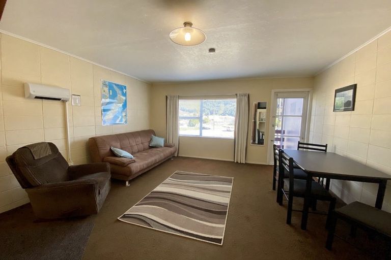 Photo of property in 49b Auckland Street, Picton, 7220