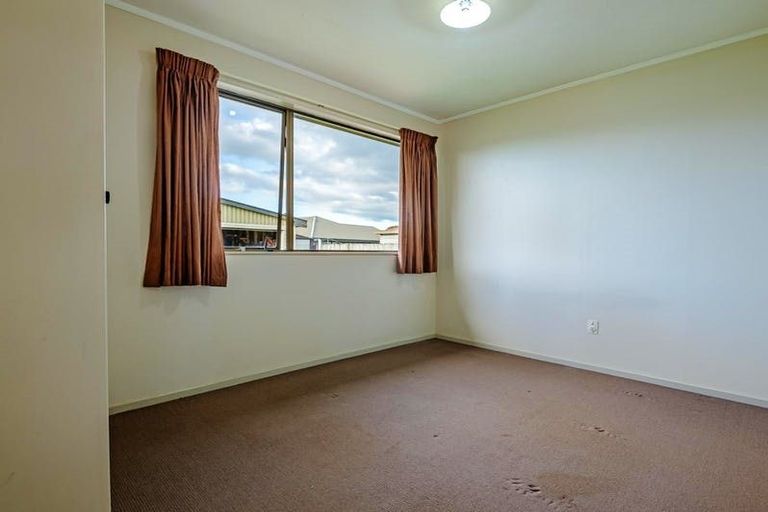 Photo of property in 9 Colonial Place, Kelvin Grove, Palmerston North, 4414