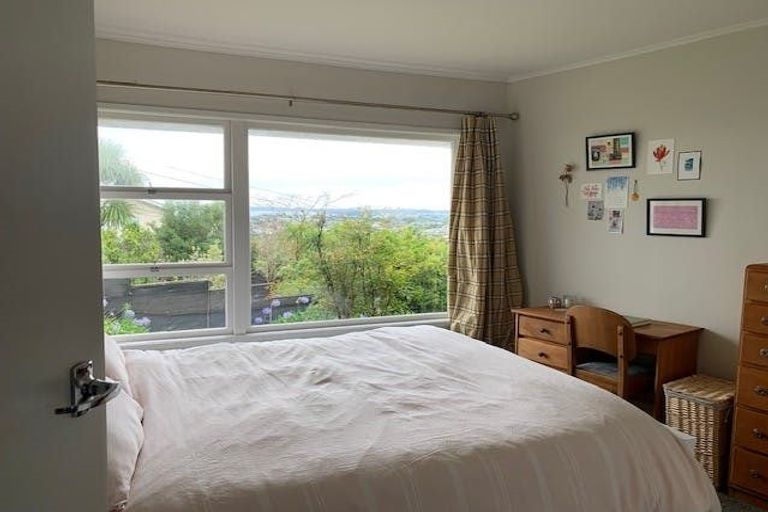 Photo of property in 2/4 Dewsbury Terrace, Castor Bay, Auckland, 0620