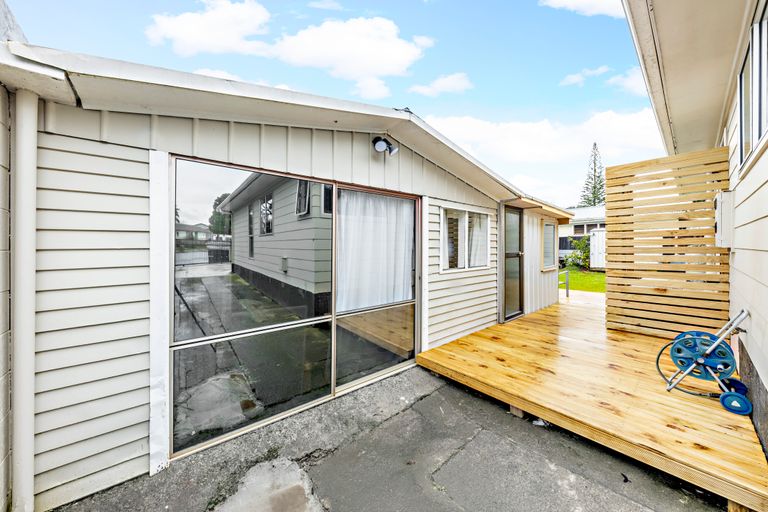 Photo of property in 11 Hinton Place, Weymouth, Auckland, 2103