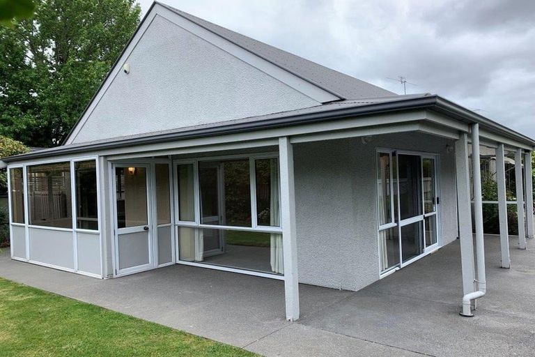 Photo of property in 1/11 Memorial Avenue, Ilam, Christchurch, 8053