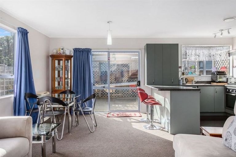 Photo of property in 43 Cleat Street, Whitby, Porirua, 5024