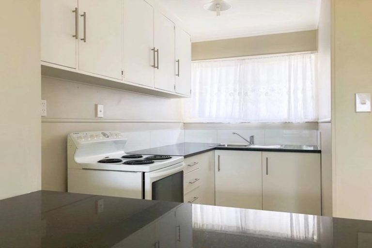 Photo of property in 3/68 Rua Road, Glen Eden, Auckland, 0602