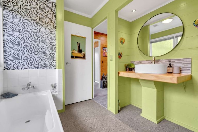 Photo of property in 44 Grand Vue Road, Kawaha Point, Rotorua, 3010