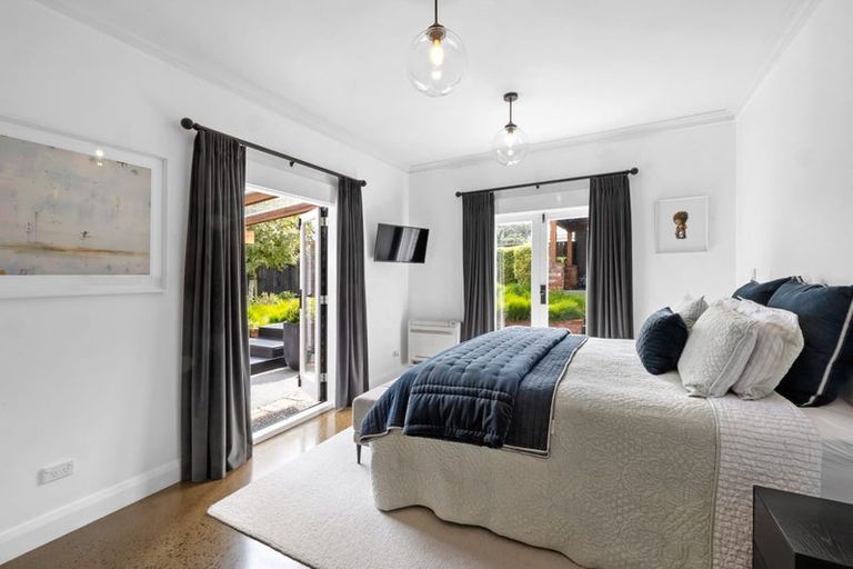 Photo of property in 20 Wallace Place, Westown, New Plymouth, 4310