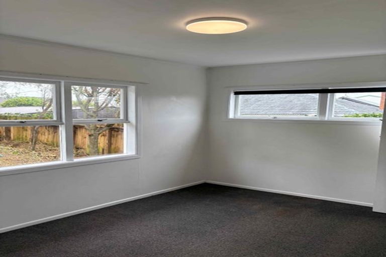 Photo of property in 2/3 Elliott Avenue, Bayview, Auckland, 0629