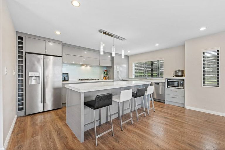 Photo of property in 11 Matisse Drive, West Harbour, Auckland, 0618