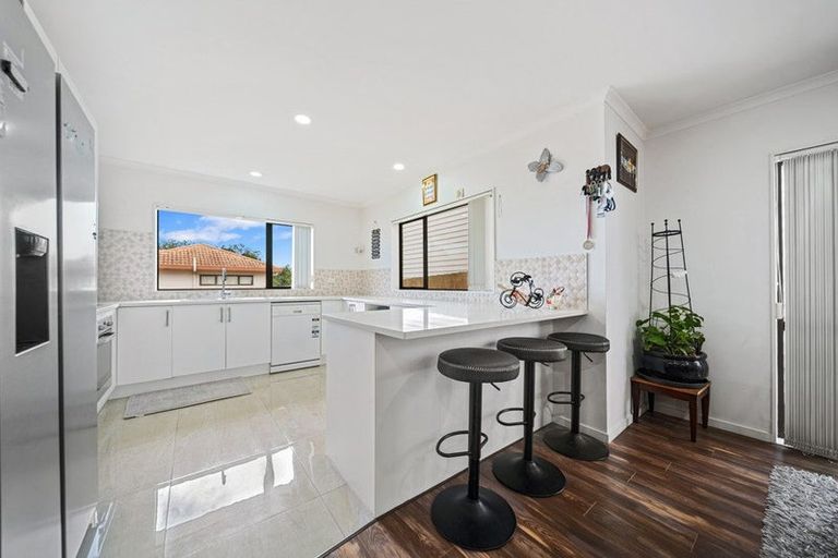 Photo of property in 4 Figtree Terrace, Goodwood Heights, Auckland, 2105