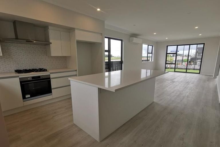 Photo of property in 73 Manarini Road, Westgate, Auckland, 0614