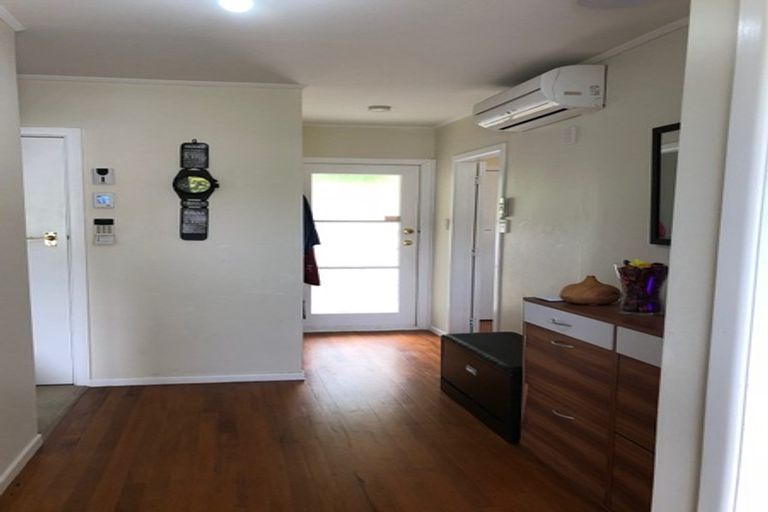 Photo of property in 10 Lomita Road, Johnsonville, Wellington, 6037