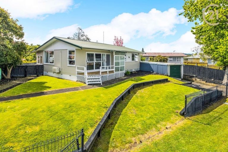 Photo of property in 35 Tairere Crescent, Rosehill, Papakura, 2113