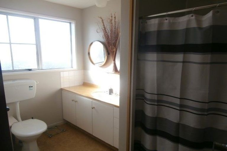 Photo of property in 1/5 Salford Avenue, Redwood, Christchurch, 8051