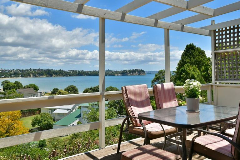 Photo of property in 20a Tindalls Bay Road, Tindalls Beach, Whangaparaoa, 0930