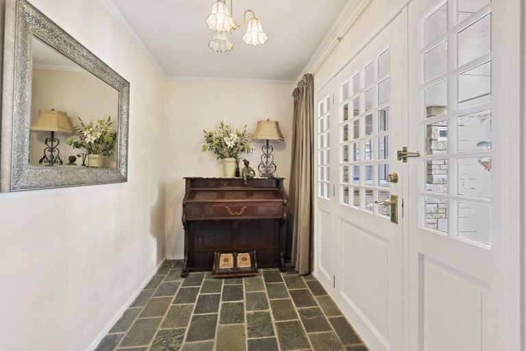 Photo of property in 120 Kawiu Road, Levin, 5510