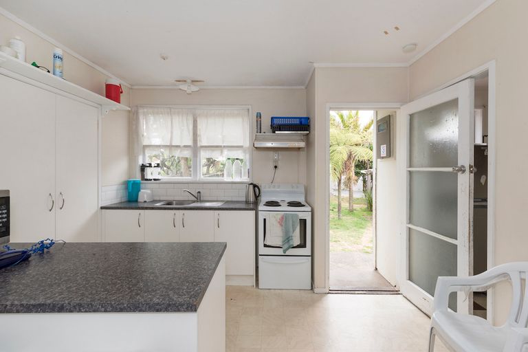Photo of property in 17 Addington Avenue, Manurewa, Auckland, 2102