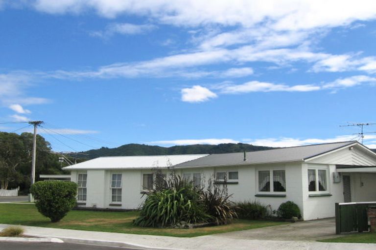 Photo of property in 2/1 Oregon Drive, Maoribank, Upper Hutt, 5018