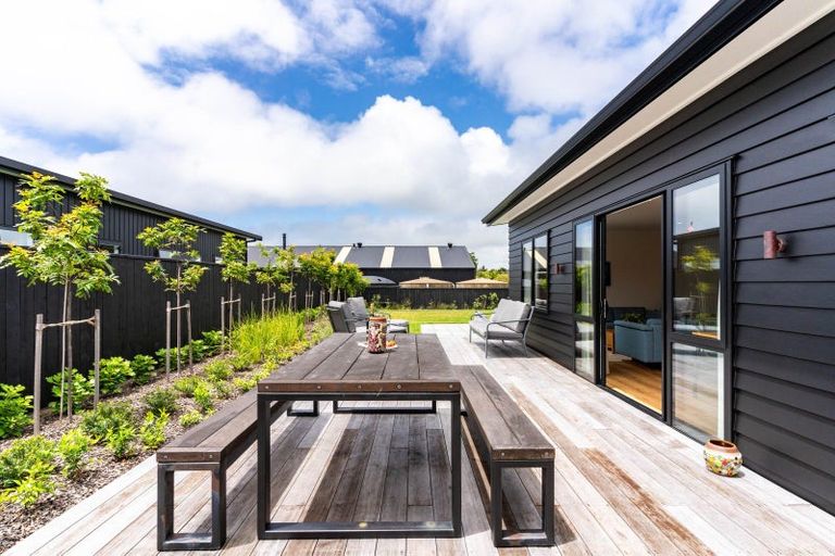 Photo of property in 37 William Gilbert Drive, Mangawhai, 0505