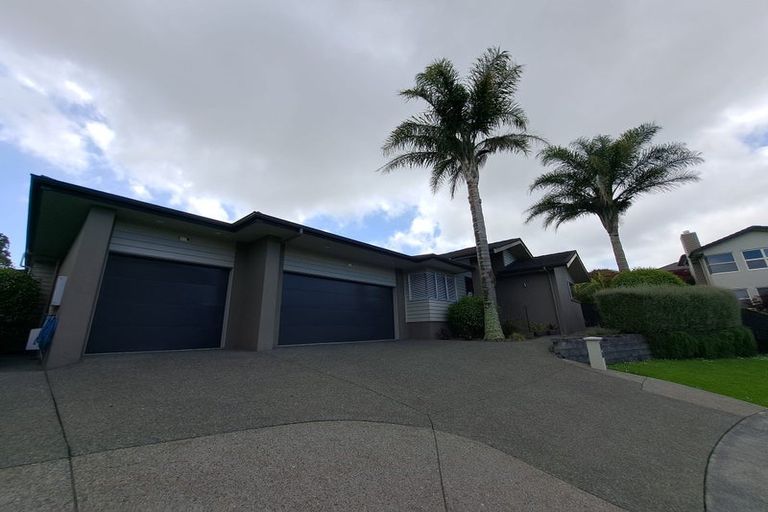 Photo of property in 36 Gibbston Crescent, Flat Bush, Auckland, 2016