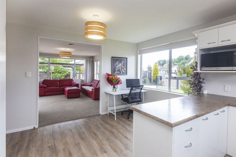 Photo of property in 5 Royal Park Drive, Parklands, Christchurch, 8083
