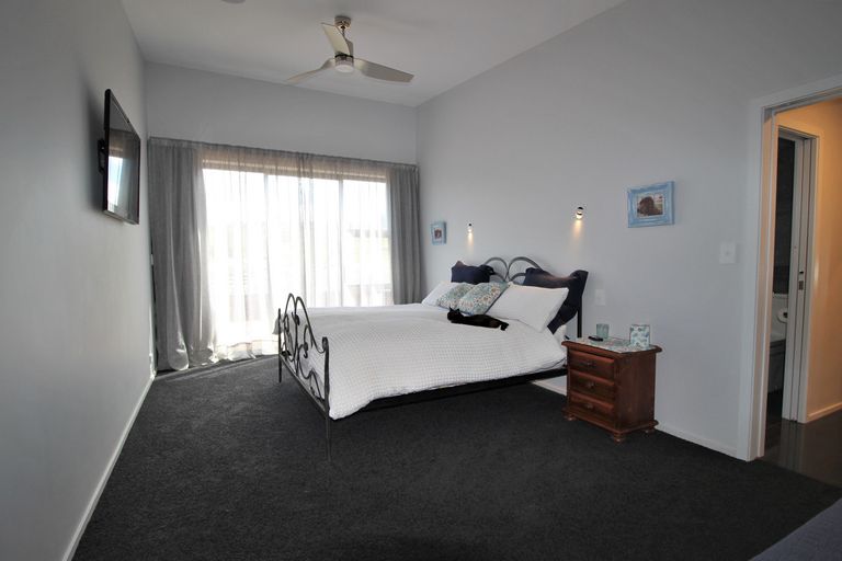 Photo of property in 24 Lewis Road, Springvale, Alexandra, 9393