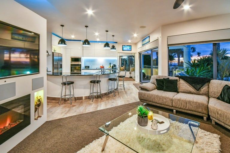 Photo of property in 6 Ribbonwood Crescent, Goodwood Heights, Auckland, 2105