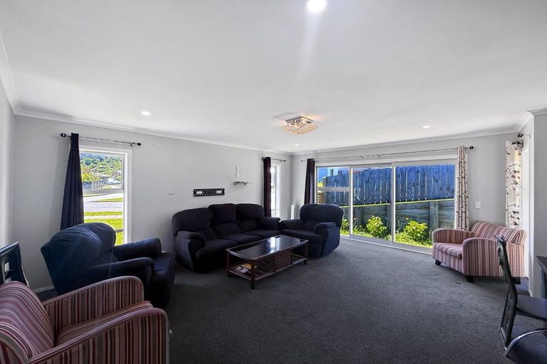 Photo of property in 33 Brian Morgan Terrace, Wainuiomata, Lower Hutt, 5014