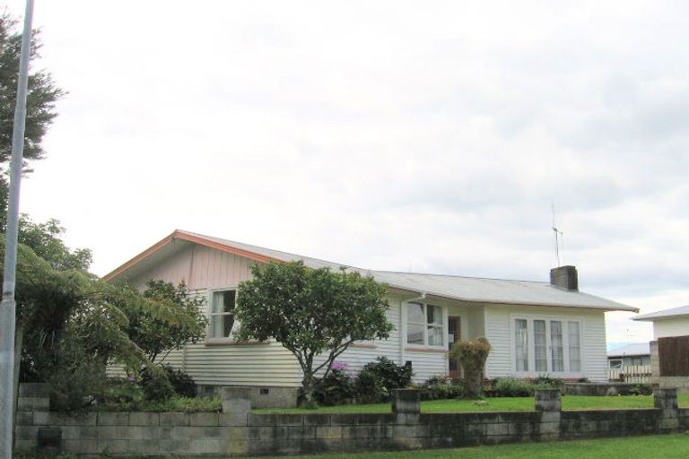 Photo of property in 28 Woodford Avenue, Brookfield, Tauranga, 3110