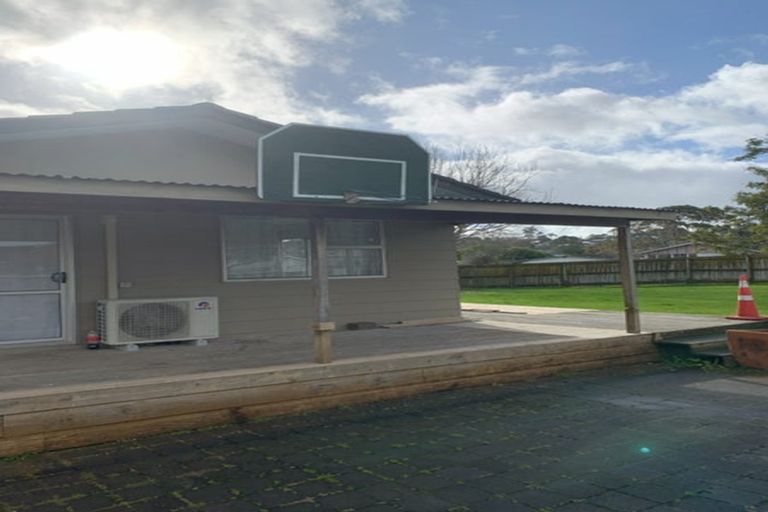 Photo of property in 31 Fitzherbert Avenue, West Harbour, Auckland, 0618