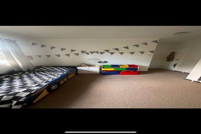 Photo of property in 105 Triangle Road, Massey, Auckland, 0614