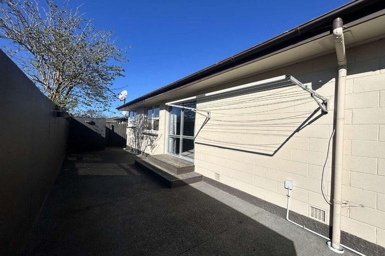 Photo of property in 1/23a Saunders Place, Redwood, Christchurch, 8051