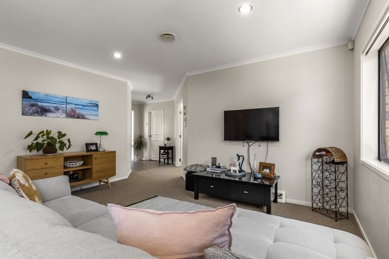 Photo of property in 16 Tom Keven Way, Pukekohe, 2120