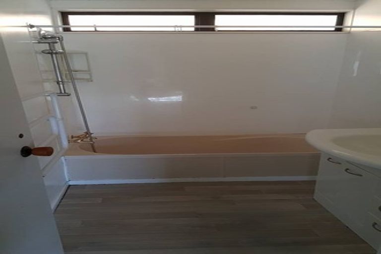 Photo of property in 774 East Coast Road, Oteha, Auckland, 0630