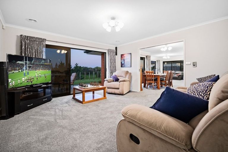 Photo of property in 8 Greenridge Lane, Merrilands, New Plymouth, 4312