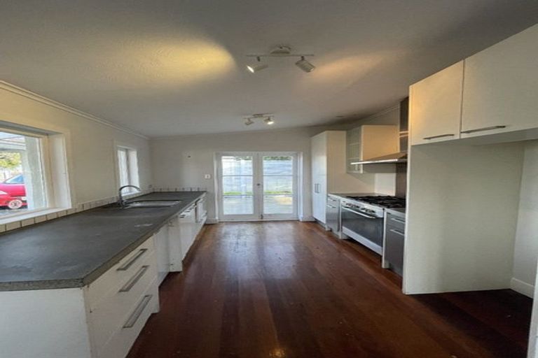 Photo of property in 87 Don Buck Road, Massey, Auckland, 0614