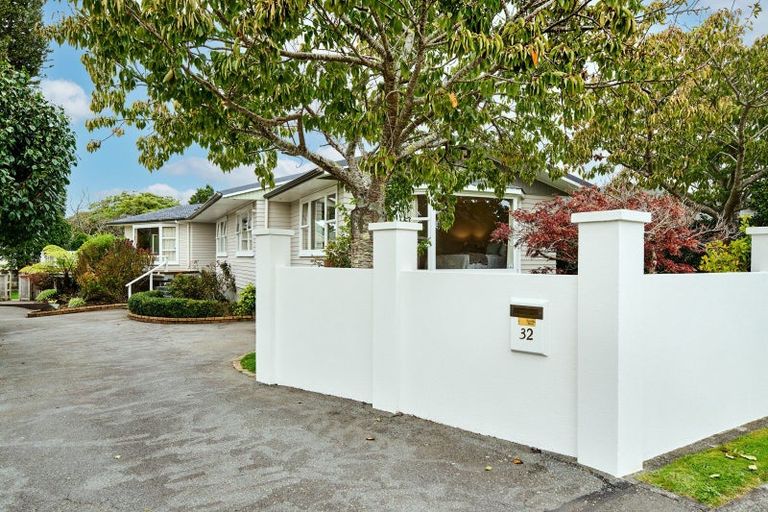 Photo of property in 32 Wai-iti Crescent, Woburn, Lower Hutt, 5010