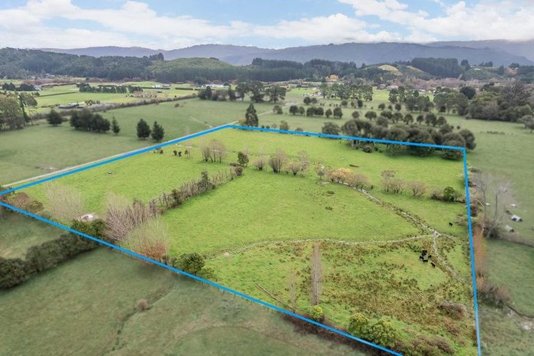 Photo of property in 185 Mangaroa Valley Road, Mangaroa, Upper Hutt, 5371