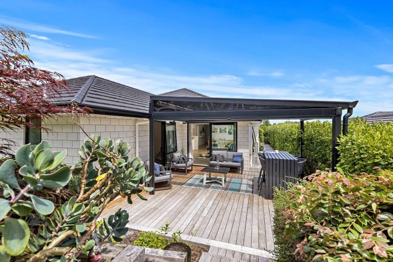 Photo of property in 22 Laly Haddon Place, Matakana, Warkworth, 0985