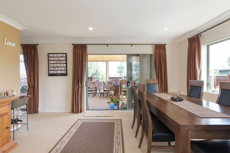 Photo of property in 27 Fergy Crescent, Wattle Downs, Auckland, 2103